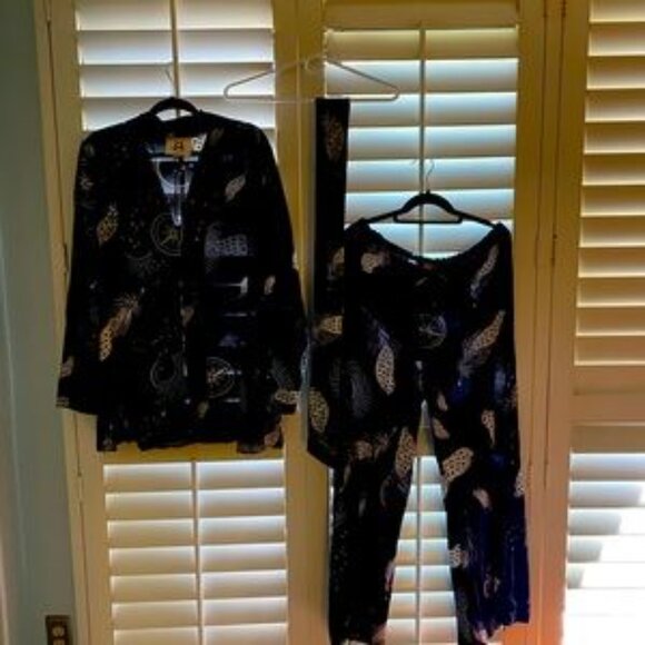 Women Boot Cut & Flare Figue pant suit - Picture 3 of 9